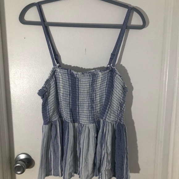 ☀️ Torrid BLUE STRIPED GAUZE SMOCKED CAMI - Picture 5 of 9